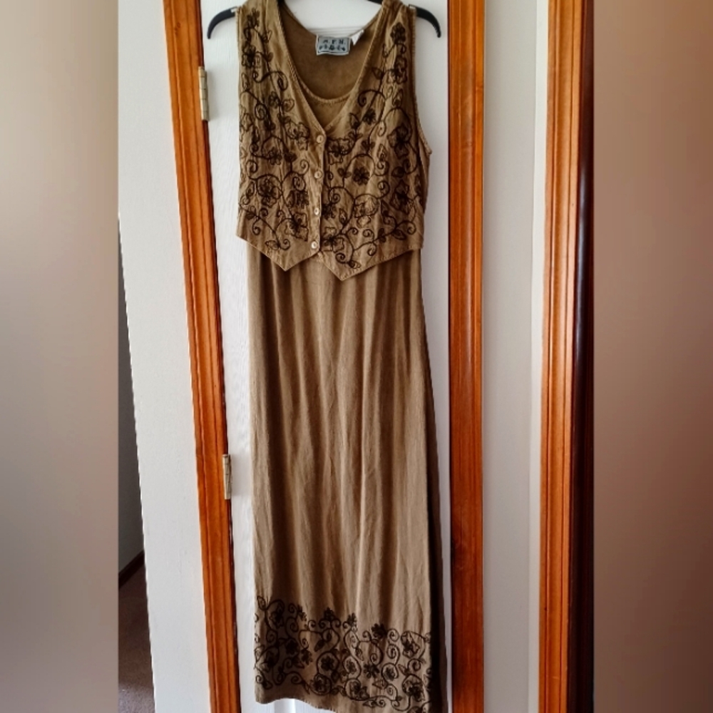 Brown embroidered sleeveless long dress